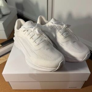 ALO Yoga Runner White Athletic Sneakers NEW in box women size 9 / men size 7.5